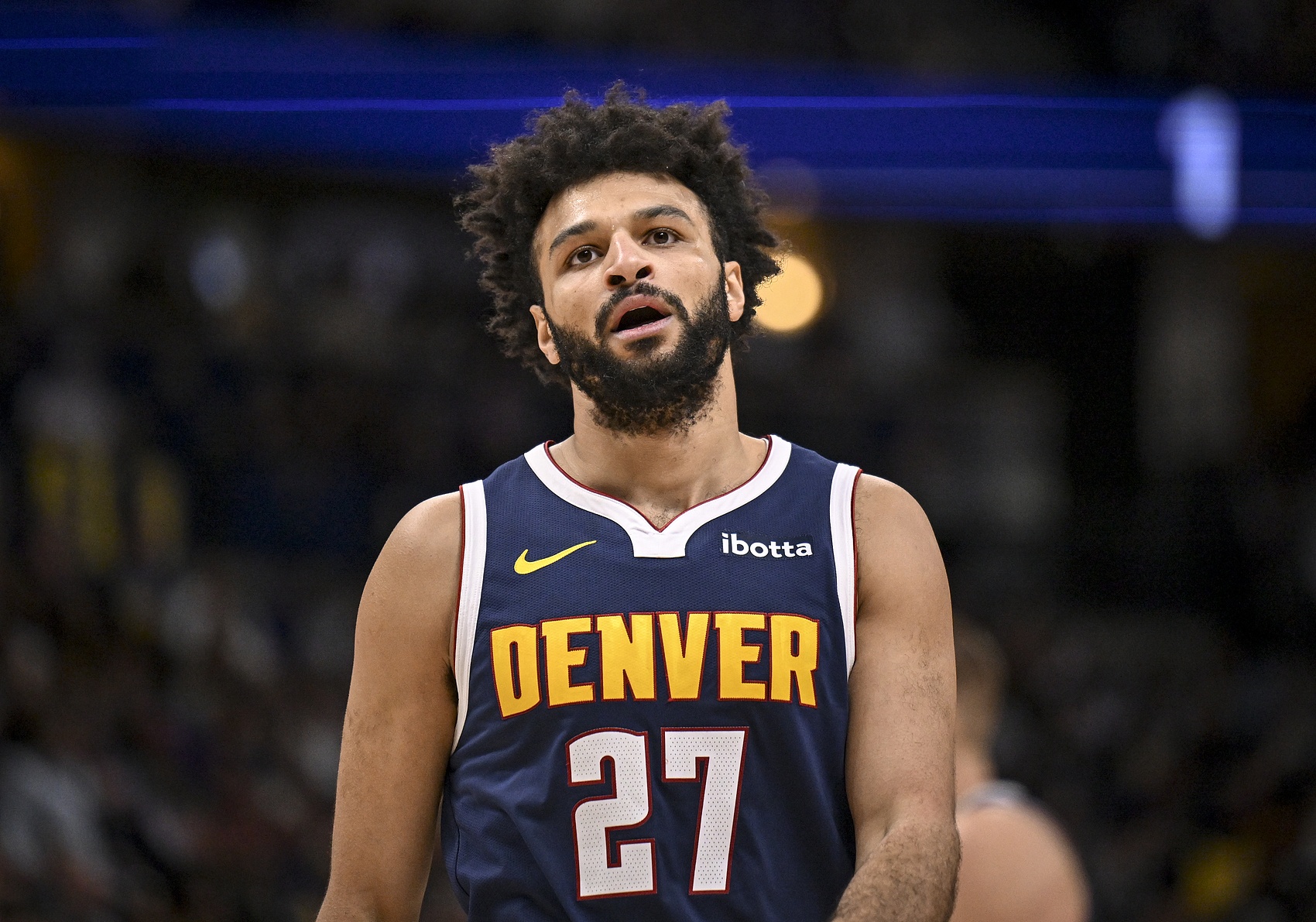 你得继续发力！贾马尔-穆雷半场10中5贡献13分2助攻